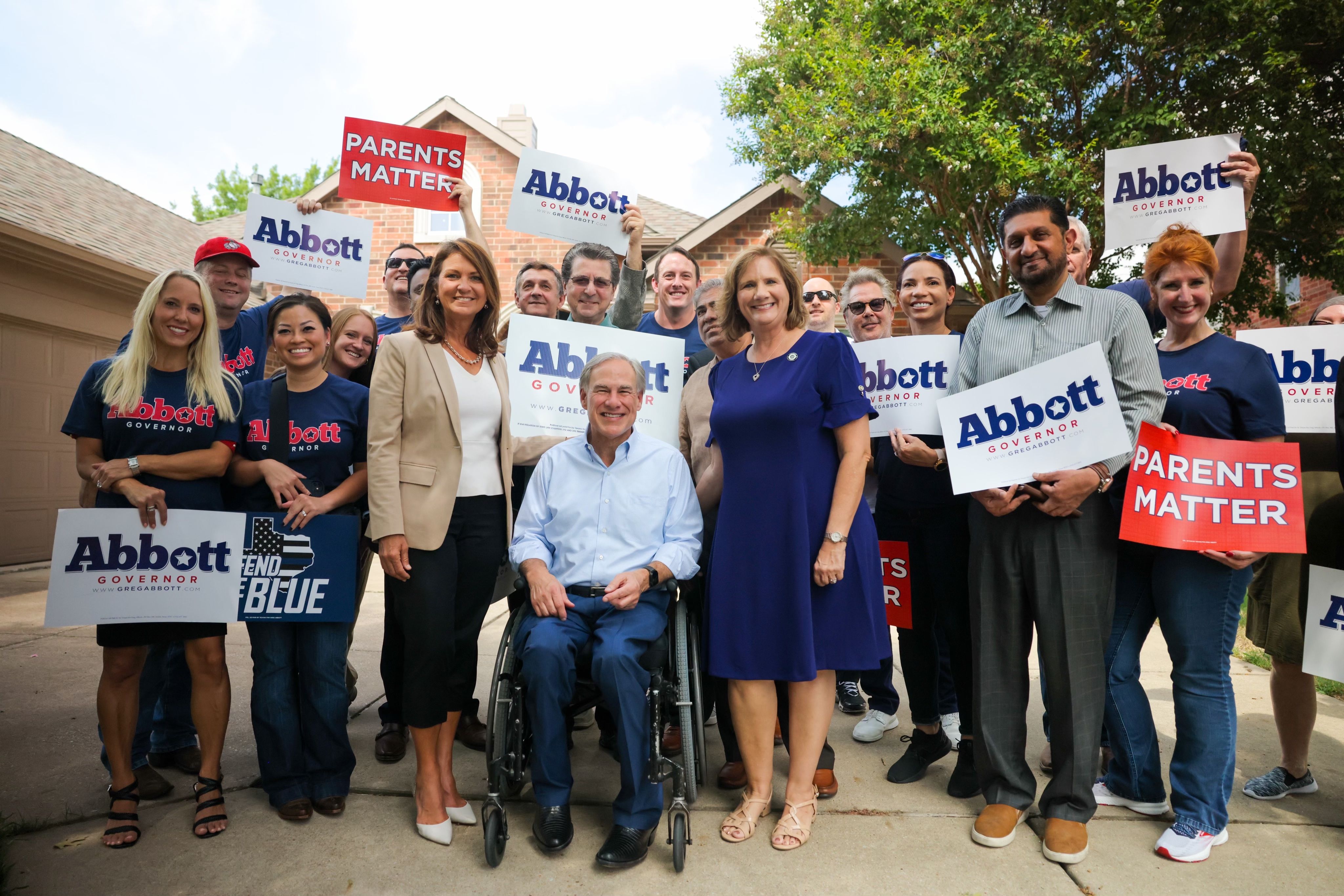 Governor Abbott Knocks On 2,000,000th Door In Allen - Greg Abbott